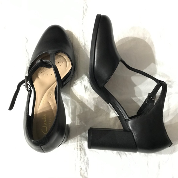 NEW Clarks Leather Freva85 T-Bar Black Heels Pump Women's Size 8.5 M Ankle Strap - Picture 4 of 14